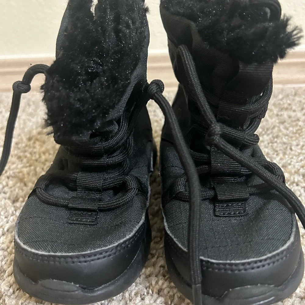 Toddler Nike Venture Black Fur Boot Unisex Size 8C Lace Up Outdoor Winter Snow